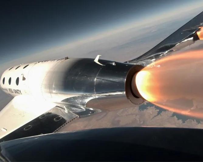Virgin Galactic начинает коммерческие космические полеты