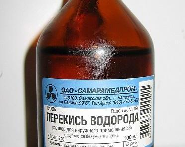 Почему перекись водорода шипит на ране и как влияет на здоровые клетки?
