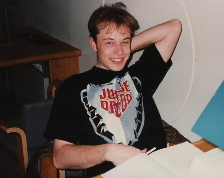 У Илона Маска было всего 4000 долларов, когда он в 17 лет приехал из Африки в Канаду