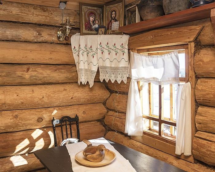 «Красный» угол — сердце русской избы, откуда такое название и где он был расположен